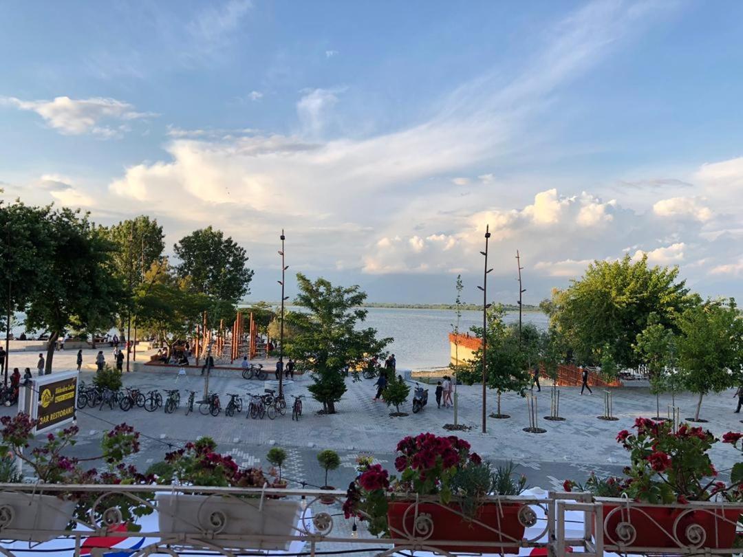 Hotel Shkodra Lake Široka Exteriör bild